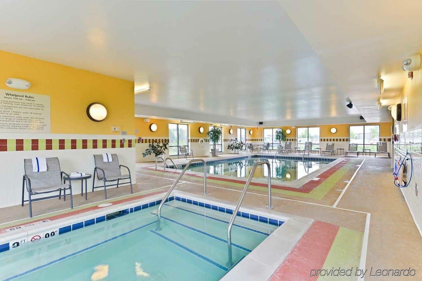 Hampton Inn Yorkville Exteriör bild