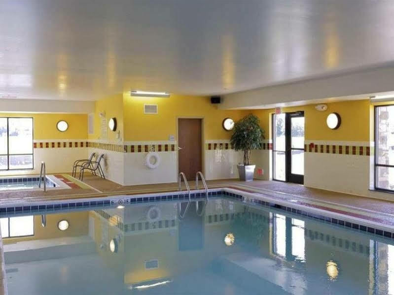 Hampton Inn Yorkville Exteriör bild